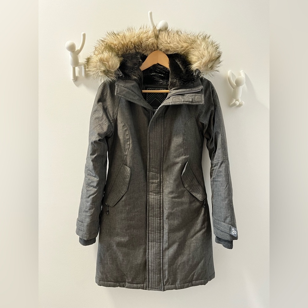 Aritzia Aspen Women Jacket Parka (Size XXS)